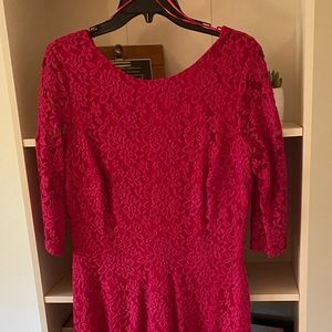 EUC stunning!! Size 12 deep pink lace overlay, just past knee